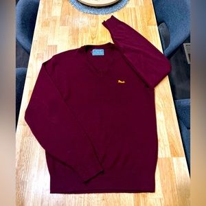 Vintage Le Tigre v neck sweater. Men’s size Medium